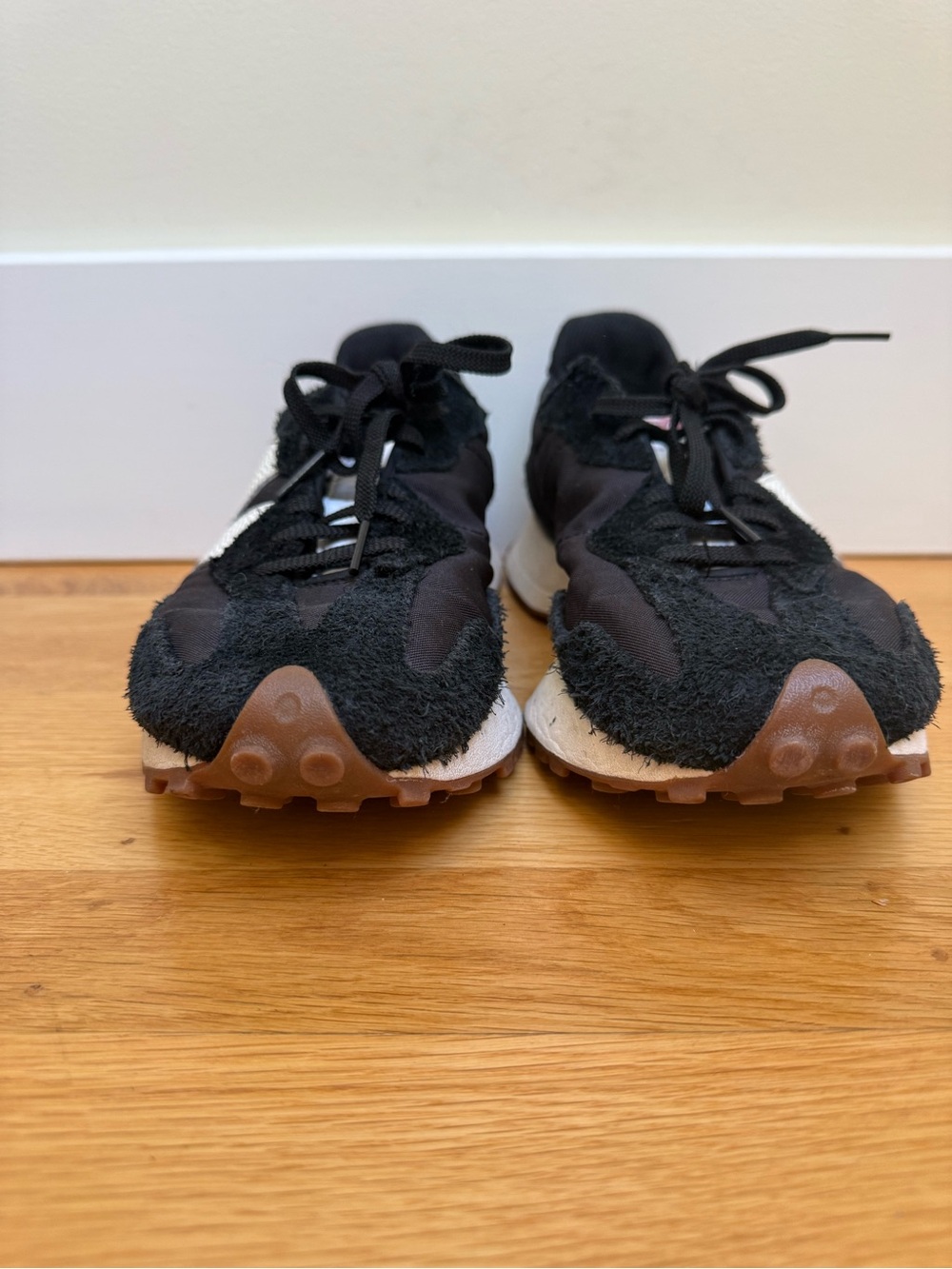 Women’s New Balance 327 Black and White Sneakers, size 8.5 - Picture 5 of 9